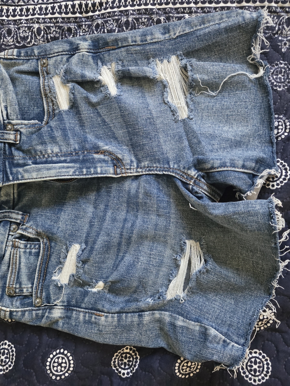 Amarican Eagle Distressed Blue Women’s Denim Jean Shorrs